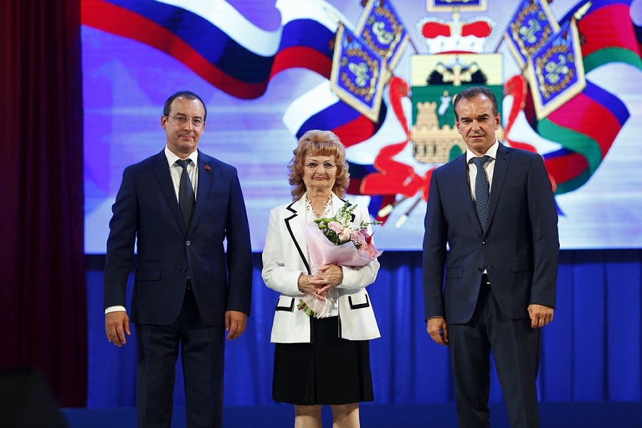 Губернатор Вениамин Кондратьев поздравил жителей края с наступающим праздником 