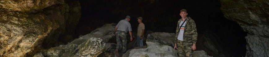 В долине реки Кизинчи армавирские путешественники в пещере обнаружили краснокнижных длиннокрылов