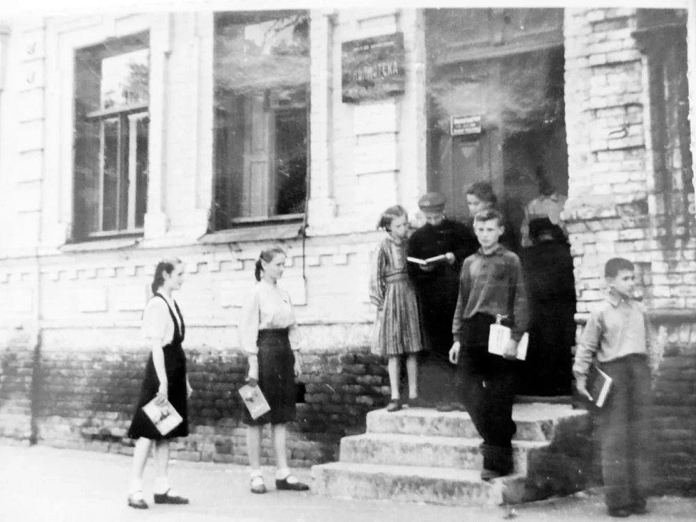 Жительница Ленинграда восстановила в Армавире детскую библиотеку