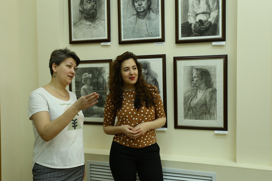 На выставке Валерии Марахиной представлены работы, написанные на зарубежных пленэрах