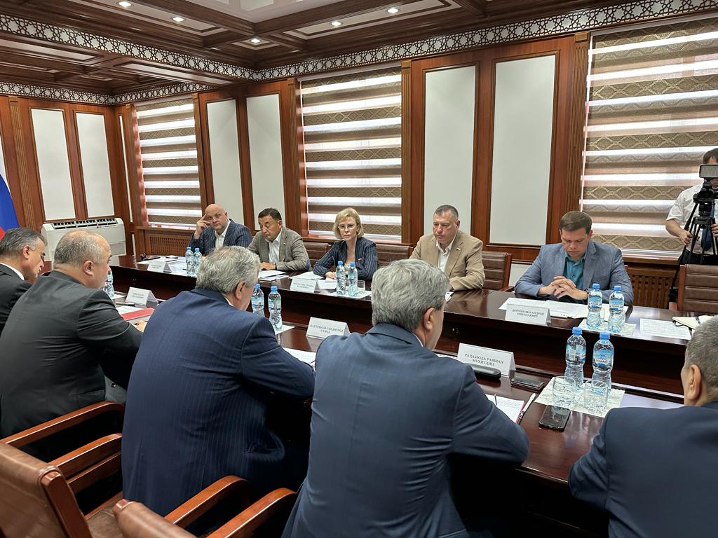 Андрей Дорошенко в составе делегации депутатов Госдумы посетил Высшее Собрание Республики Таджикистан 