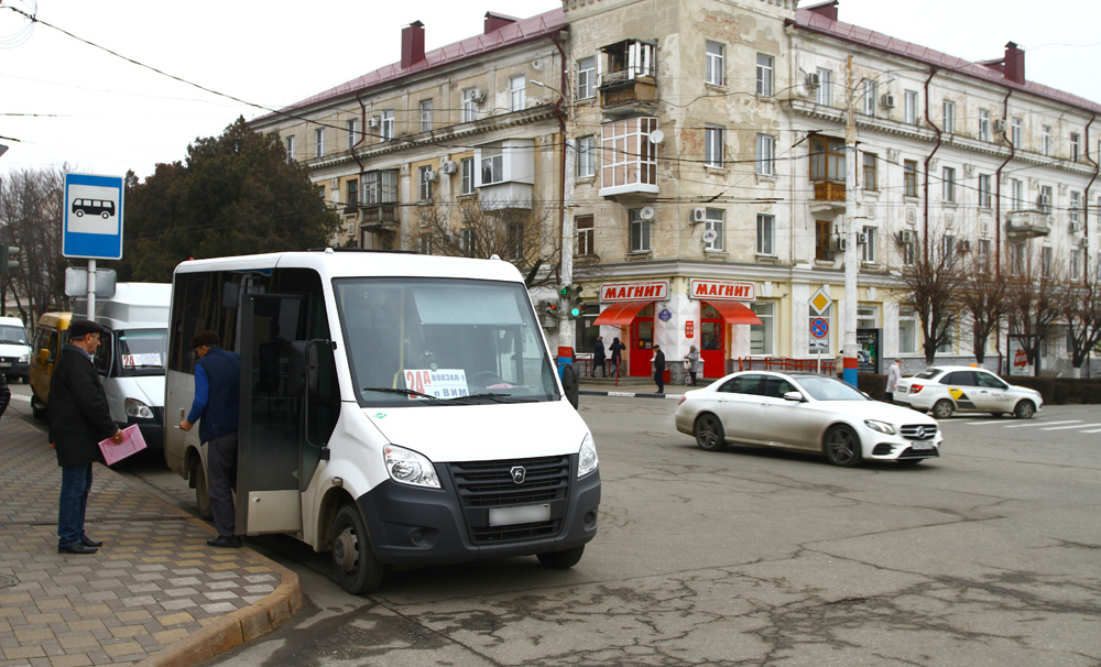 Маршрут армавир. Город Армавир автовокзал. Автобус Армавир маршрут. Маршрутный автобус Армавир. Общественный транспорт Армавир.