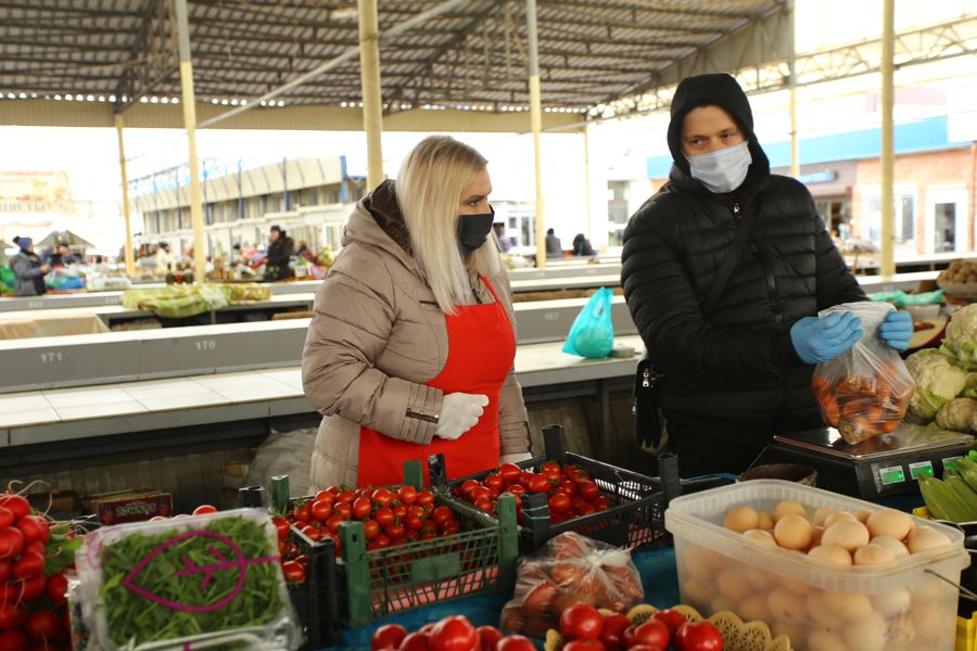  Корреспондент «АС» встал за прилавок Центрального рынка Армавира, продавая фермерскую продукцию
