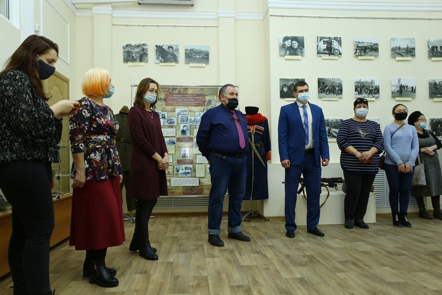 В Армавире в Выставочном зале Дома Дангулова открылась двойная выставка, объединённая темой Великой Отечественной войны.