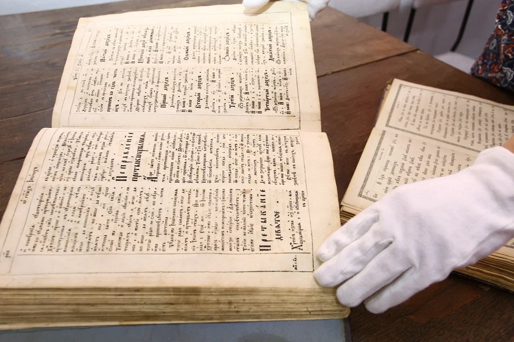 «АС» рассказали о шести самых старых книгах, хранящихся в Армавире