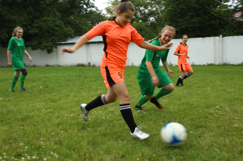 Почему девочки выбирают футбол и в чем их преимущество перед мужчинами