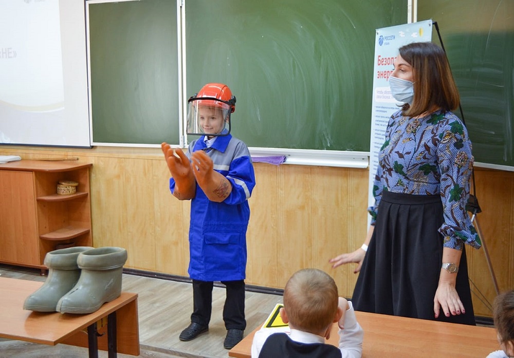 Необычный урок для первоклассников школы № 19 провели сотрудники Армавирского филиала «Россети Кубань»