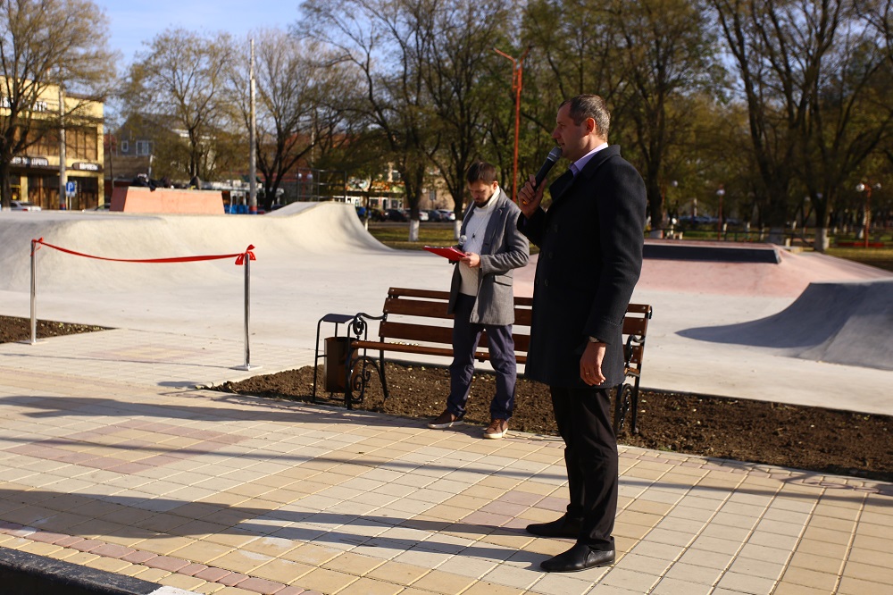 В Комсомольском сквере открыли первый парк для спортсменов-экстремалов