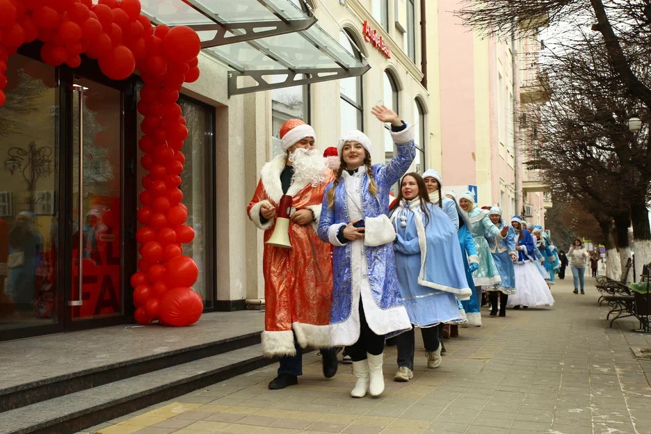 В Армавире прошел традиционный парад Дедов Морозов