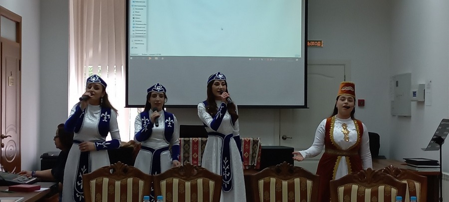 В армянском национальном центре наградили первых выпускников «Школы лидера»