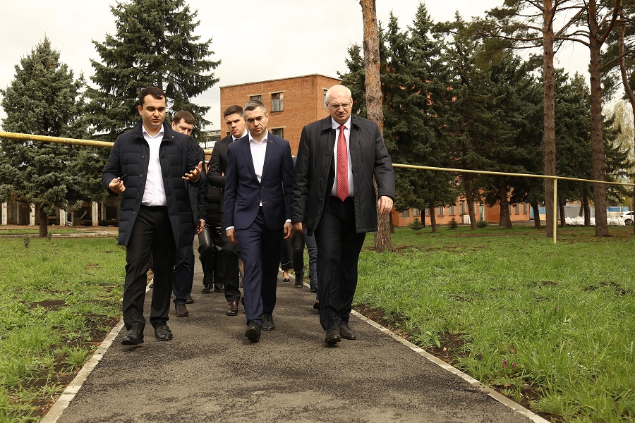 Вице-губернатор Александр Руппель посетил промышленные предприятия Армавира