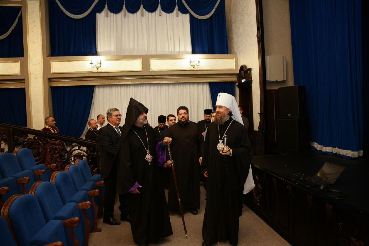 В Краснодаре прошла встреча митрополита Григория с архиепископом Мовсесом Мовсесяном