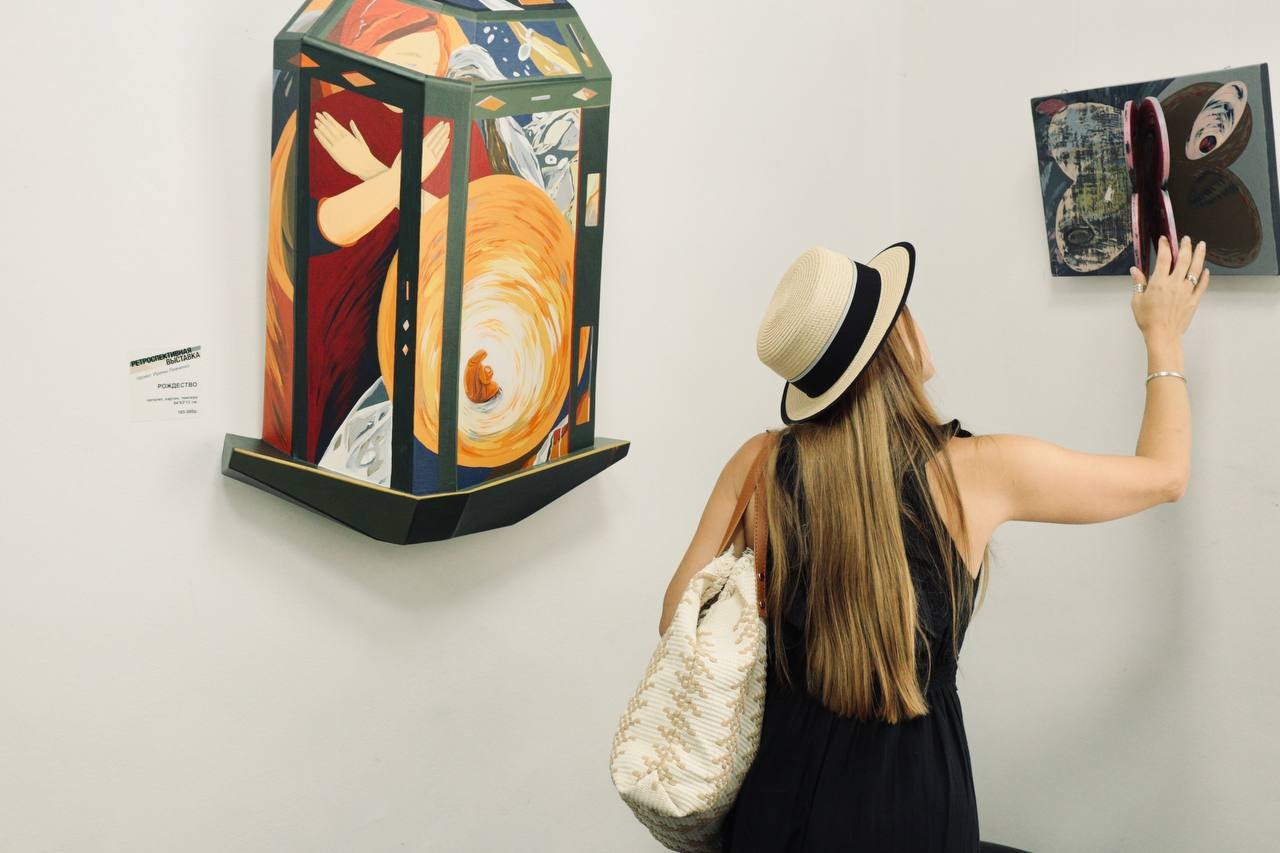 В Сочи открылась персональная выставка армавирской художницы