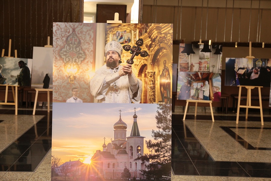 В Армавир привезли православную передвижную фотовыставку