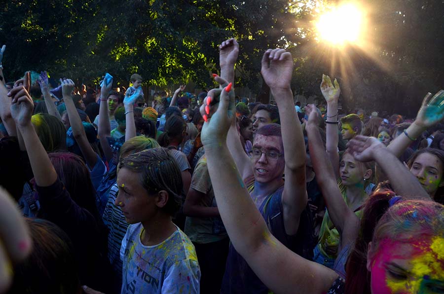 «Фестиваль красок» прошёл в Армавире. Видео и фото