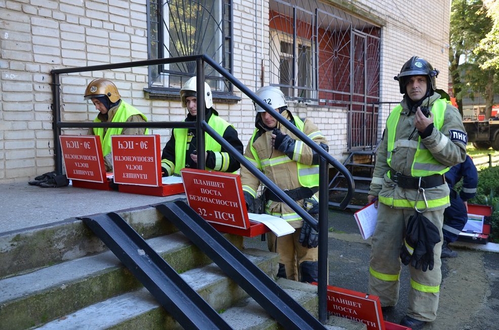 Фоторепортаж с пожарно-тактических учений в здании общежития «ААТТ».