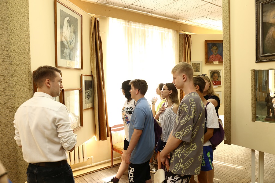 В АГПУ продолжается образовательная смена для школьников из ЛНР «Наследие России»