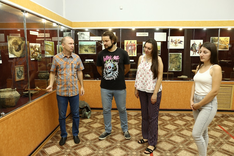 В Армавирском краеведческом музее работает выставка «Кубанская археология в лицах»