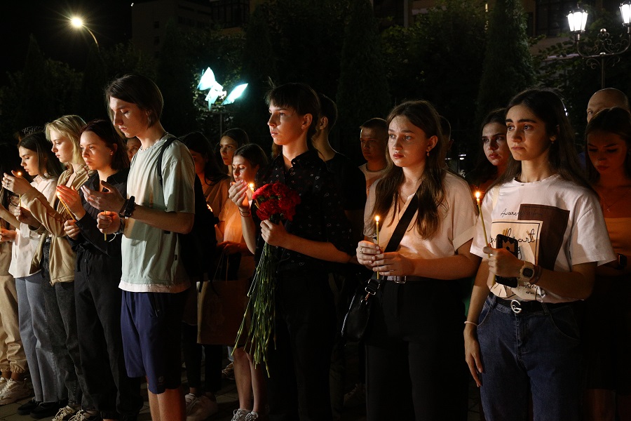 В День солидарности в борьбе с терроризмом армавирцы почтили память жертв