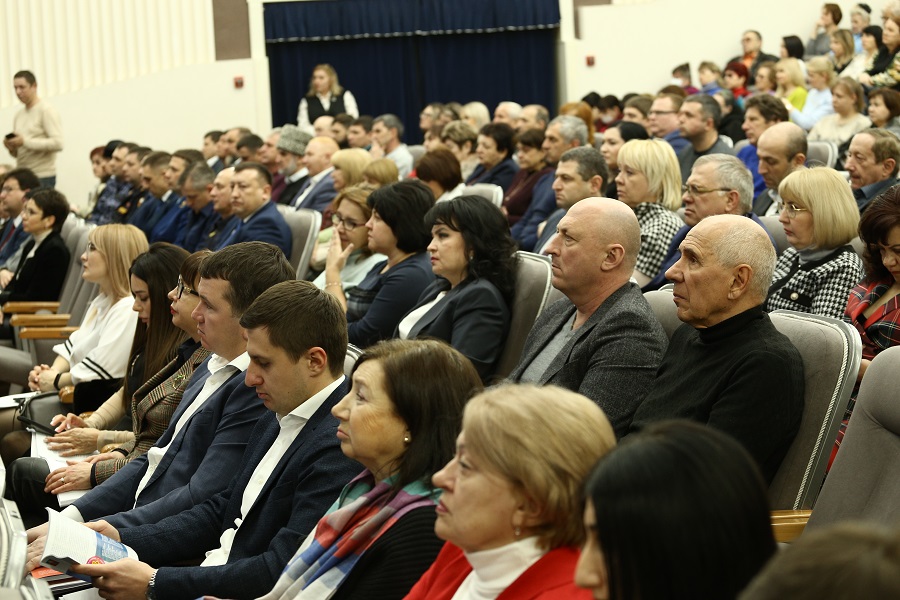 Промышленность и потребительская сфера являются локомотивом экономики Армавира, заявил глава города Андрей Харченко