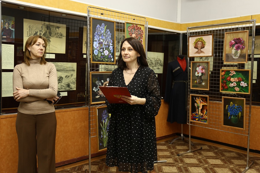 В Армавирском краеведческом музее открылась выставка молодых художников «Искусство маленьких шагов»