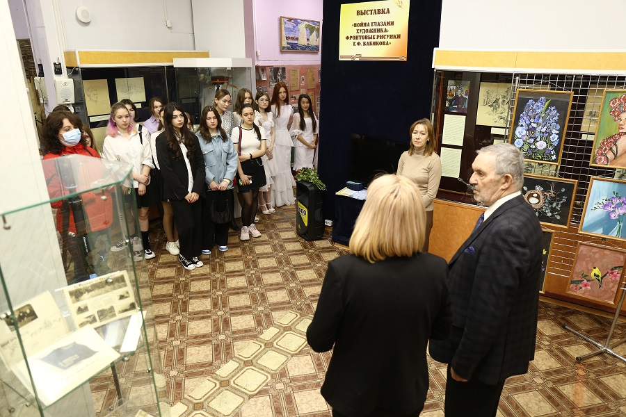 В Армавирском краеведческом музее открылась выставка молодых художников «Искусство маленьких шагов»