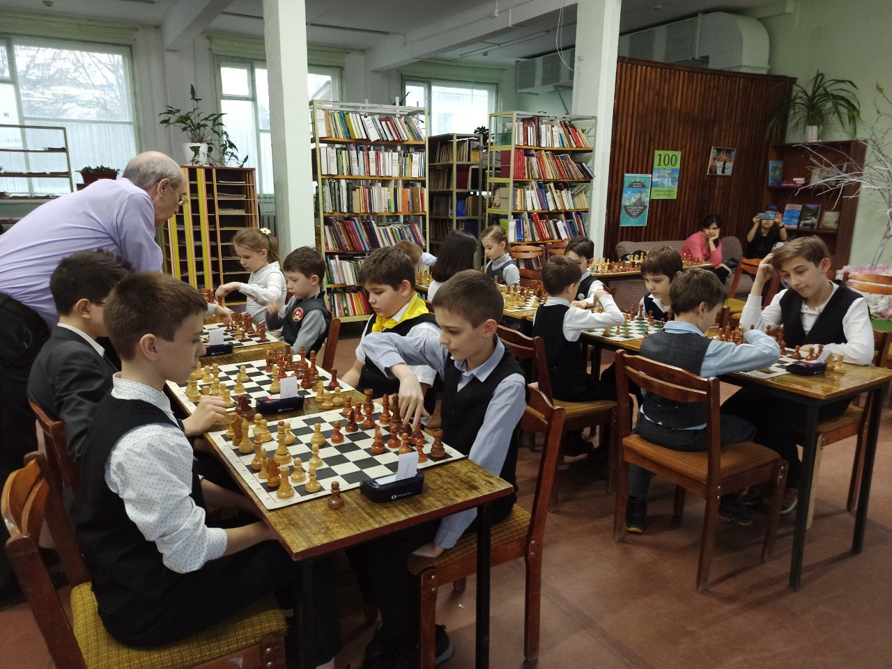 В библиотеке имени Лунина прошёл шахматный турнир между двумя школами