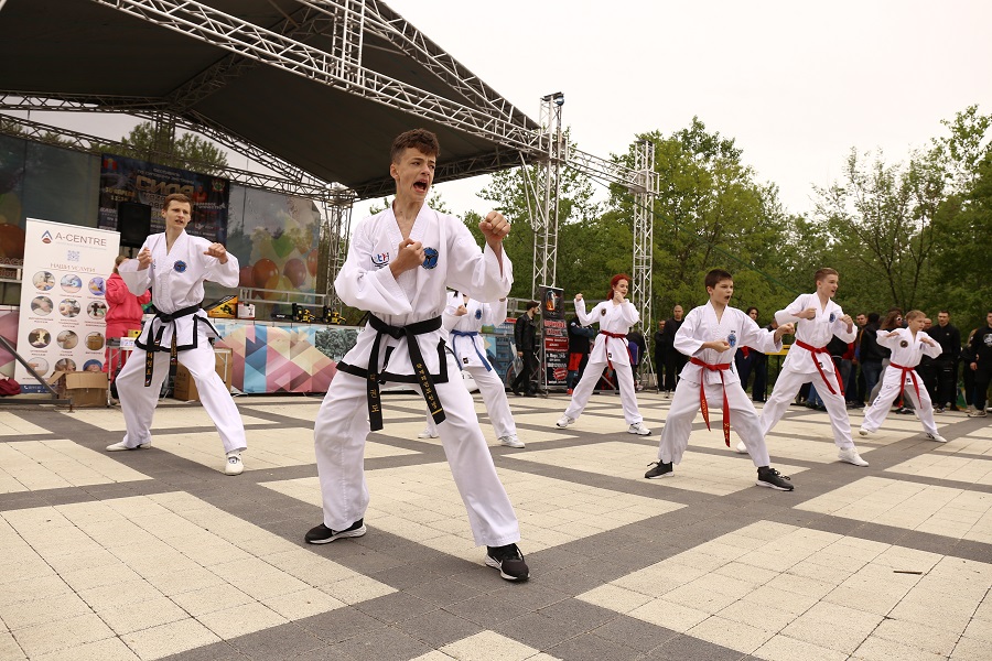 Сегодня в Армавире проходили соревнования по силовому экстриму «Сила казачьих дворов 2023»