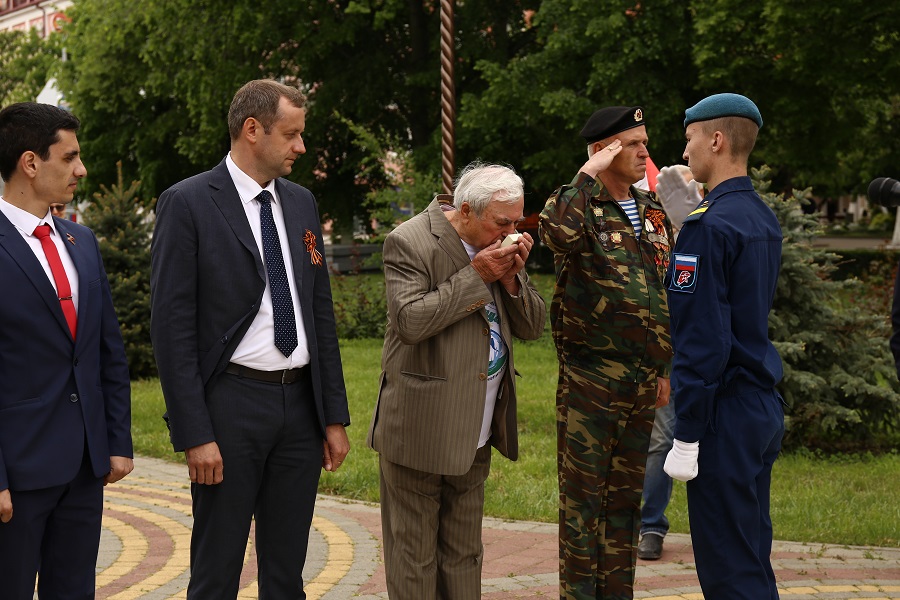 В Армавире передали медаль «За отвагу» внуку красноармейца Ивана Позднякова