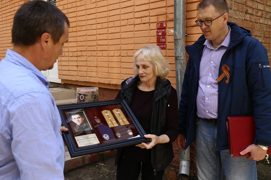 Активисты Кубанского военно-исторического общества вручили семье Пичугина, погибшего в 1943 году, информацию о его боевом пути