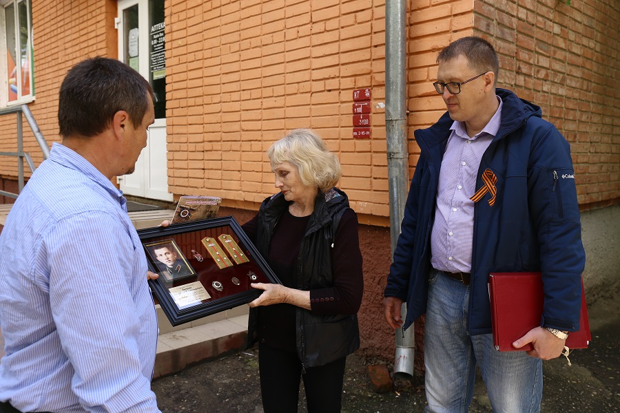 Активисты Кубанского военно-исторического общества вручили семье Пичугина, погибшего в 1943 году, информацию о его боевом пути