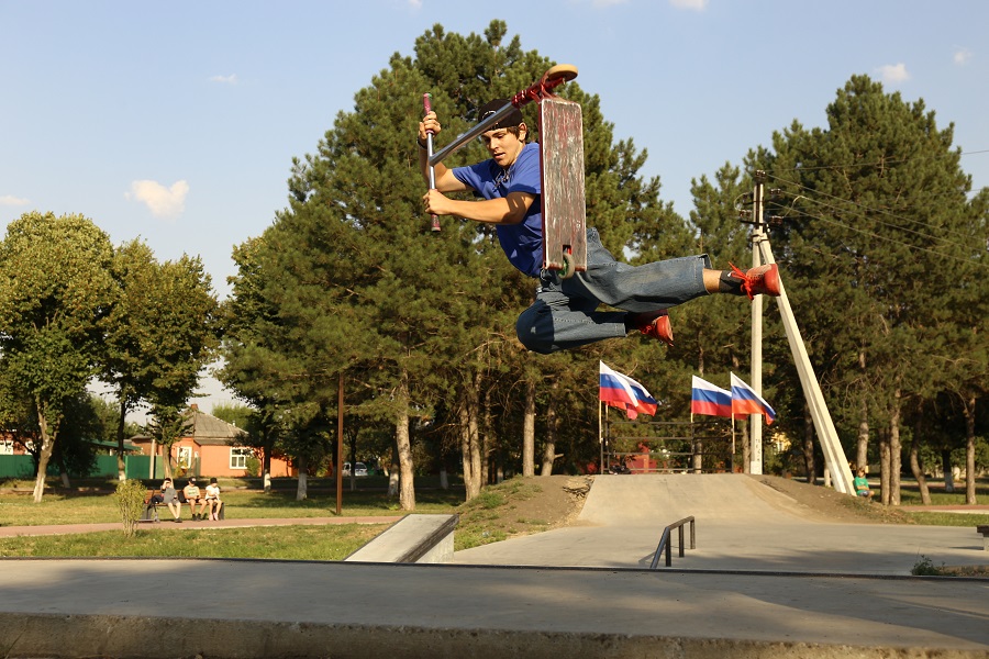 В парке «Сфинксы» прошли соревнования по уличным видам спорта «Энергия  улиц» по направлению «Экстремальный самокат»