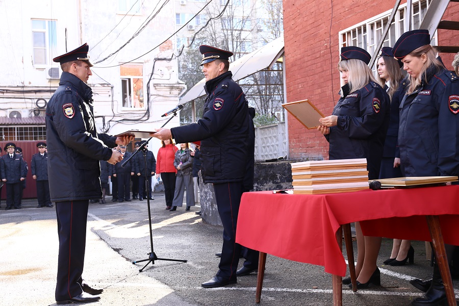 Глава города поздравил армавирских полицейских