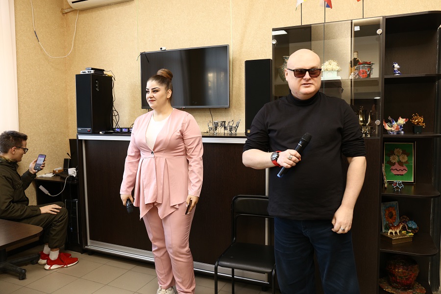 Праздник рукоделия — так можно назвать мероприятие, которое сегодня прошло в местном отделении Всероссийского общества слепых