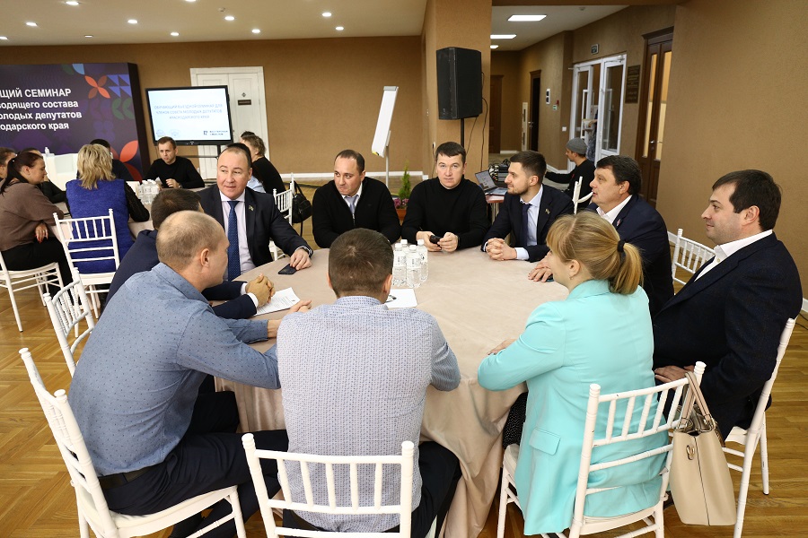 Мэр Армавира выступил на обучающем семинаре перед руководителями Совета молодых депутатов Краснодарского края