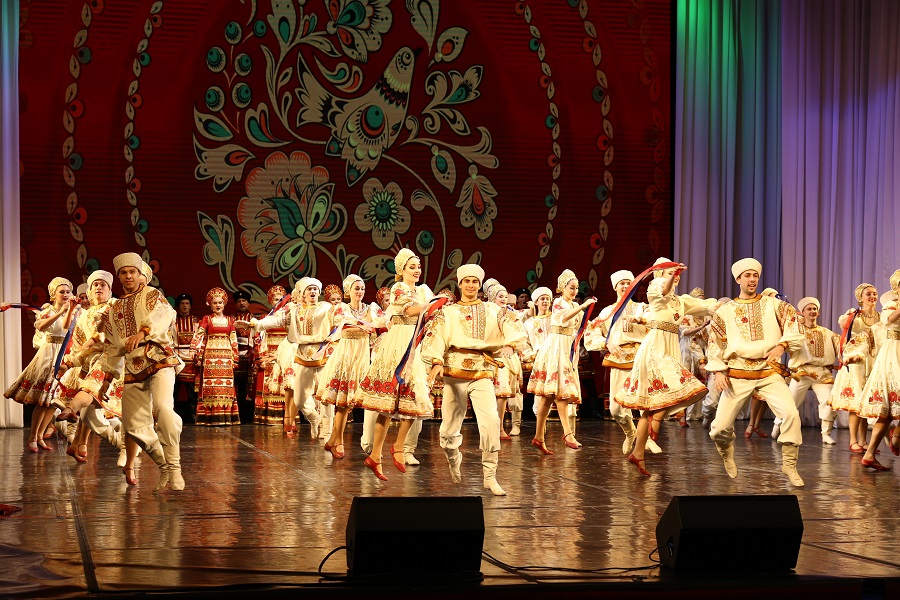 Новую постановку обрядового танца представил на краевом фестивале ансамбль «Комитас»