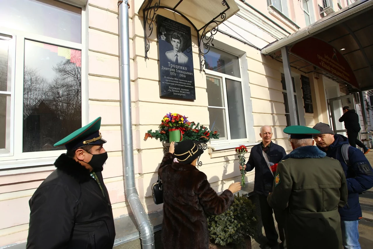 В армавирской школе №14 открыли мемориальную доску в память о героически  погибшем выпускнике – Новости | 26.01.2021 – Армавирский собеседник