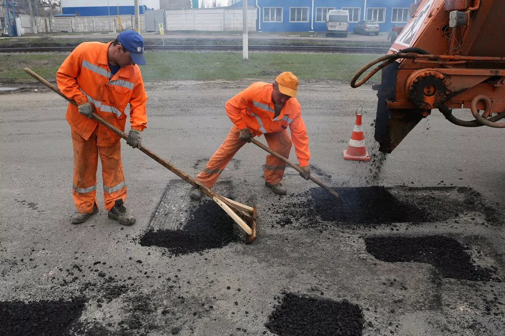 На ямочный ремонт дорог в Армавире выделено 16,3 млн рублей