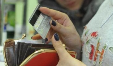 Жительница Армавира расплачивалась за покупки чужой банковской картой