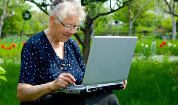 В Армавире пенсионеров бесплатно обучат работе на компьютере