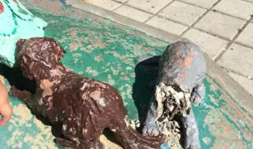 В Армавире вандалы оторвали голову коту в скульптуре «Репка». Видео