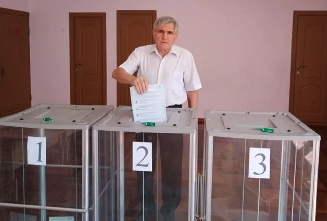 Врач-онколог Федор Иншаков проголосовал на выборах депутатов Законодательного Собрания края