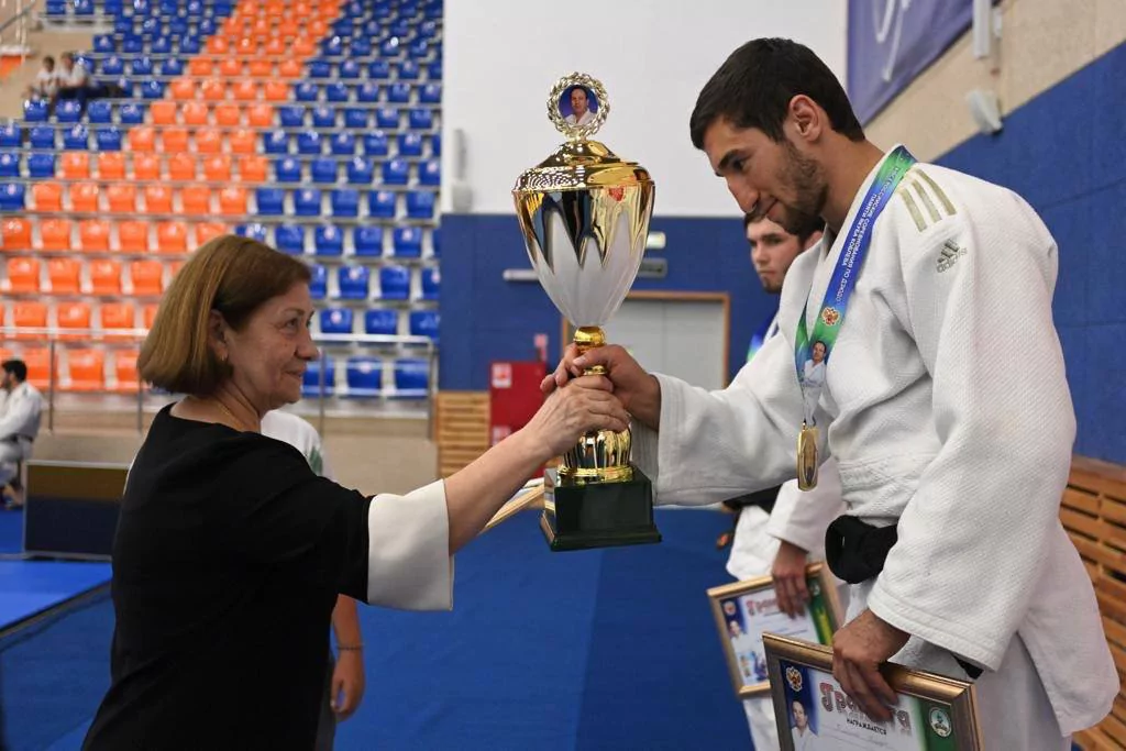 Кубок и золотую медаль завоевал дзюдоист Харун Тлишев на всероссийских соревнованиях