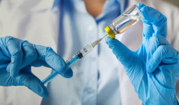 Администрация президента назвала «абсолютный приоритет» при вакцинации от коронавируса