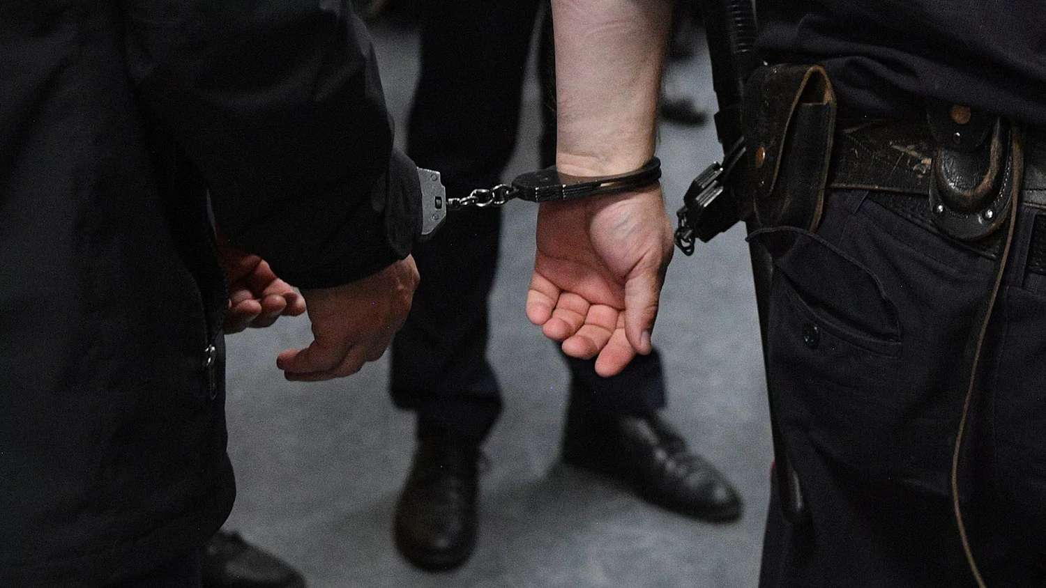30-летнего армавирца, торговавшего оружием и наркотиками, отправили на скамью подсудимых
