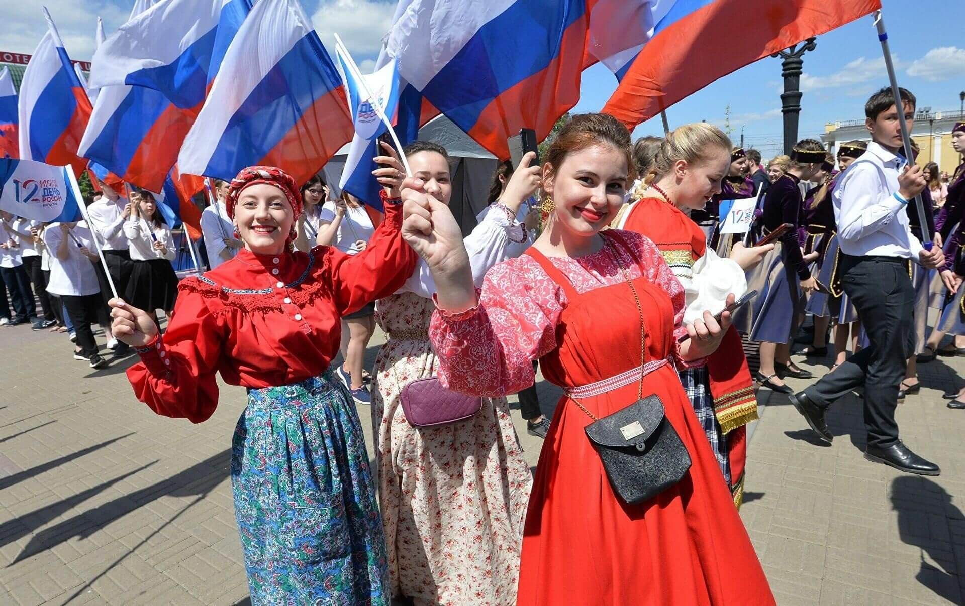 В Городском парке пройдет праздничная программа «Россия в сердце навсегда». Начало 18.30 – вход свободный.