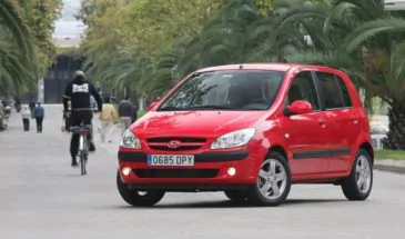 Неизвестный водитель протаранил Hyundai Getz в Армавире и скрылся