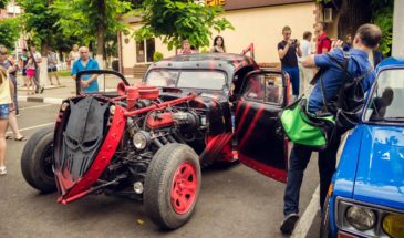 Выставка ретро автомобилей, концерт и фотосушка: в Армавире прошёл «МОЛОДFEST»