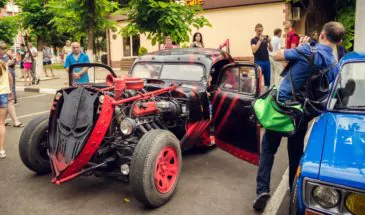 Выставка ретро автомобилей, концерт и фотосушка: в Армавире прошёл «МОЛОДFEST»