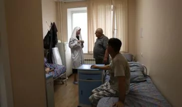 Корреспондент «АС» вместе с сестрами милосердия помогала в больнице
